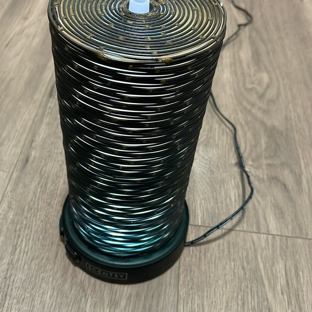 ✨Scentsy Diffuser Base & Shade✨